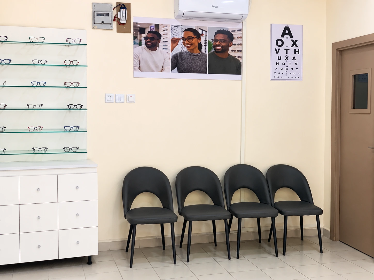 Comfortable waiting area at Iris Care Eye Clinic featuring clean, modern seating in a bright and welcoming environment designed to provide patients with a relaxing space before their eye examination or consultation.